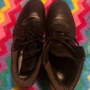 Mens black boots 9 or 9.5.